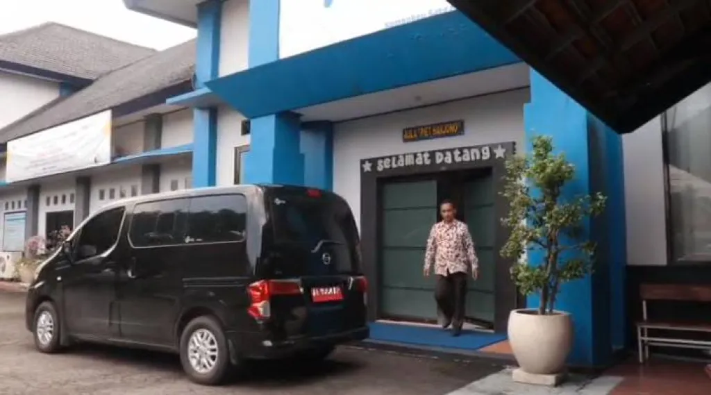 KPK Periksa Dirut BUMD hingga Camat Taman, Pengembangan Kasus OTT Maidi Terus Bergulir   ‎
