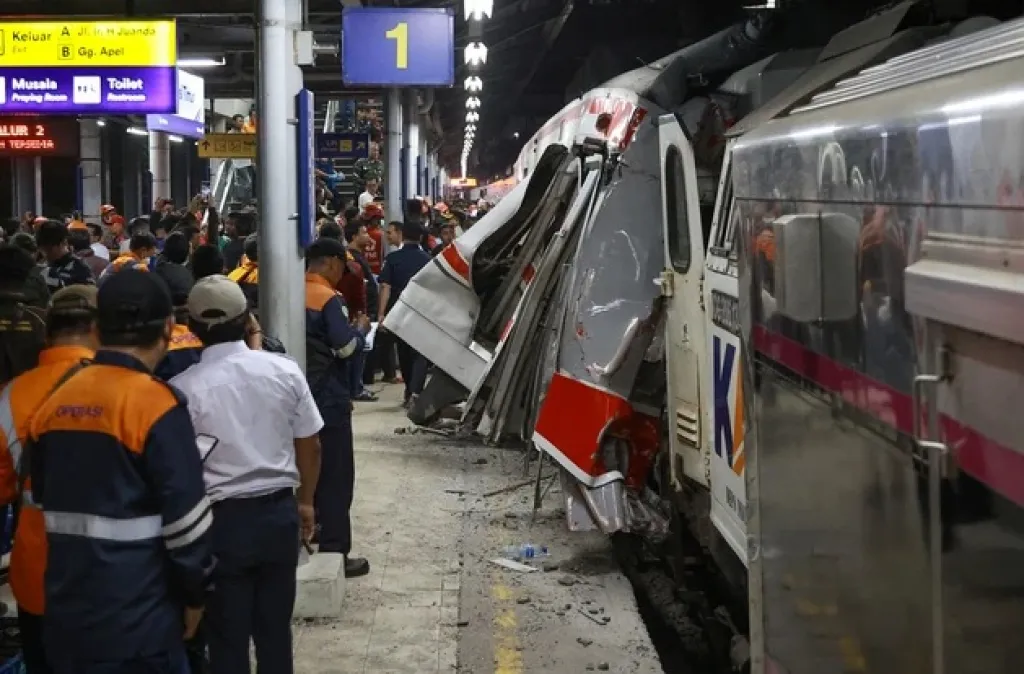 Tragedi Maut Tabrakan KA di Bekasi, Dua Perjalanan Kereta Surabaya-Jakarta Dibatalkan