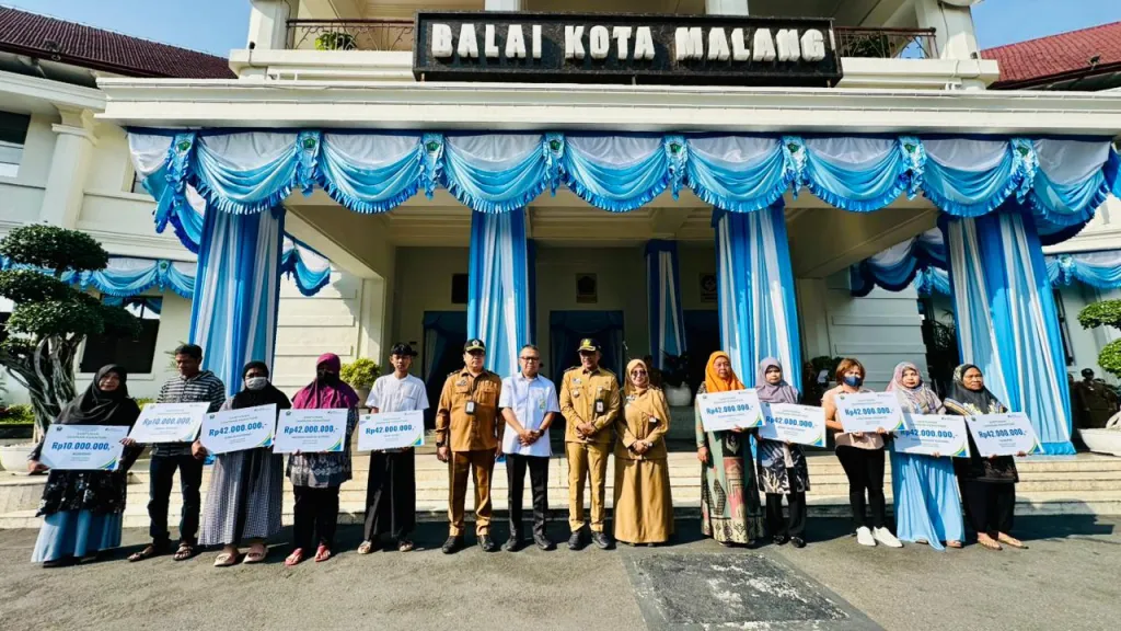 BPJS Ketenagakerjaan Malang Serahkan Santunan Kematian Kepada 10 Ahli Waris