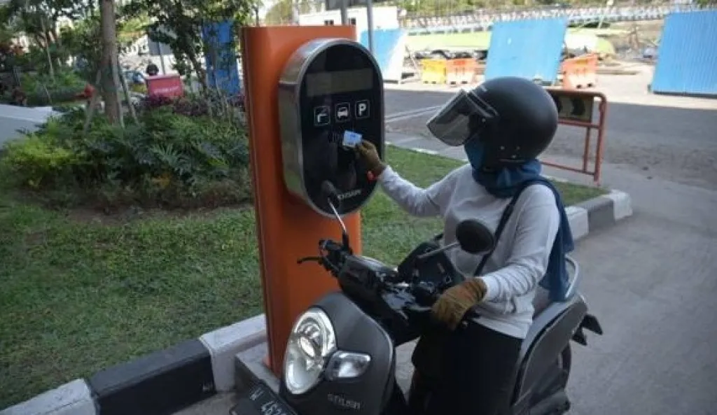 Dorong Digitalisasi, Pemkot Surabaya Terapkan Sistem Parkir Nontunai di KBS