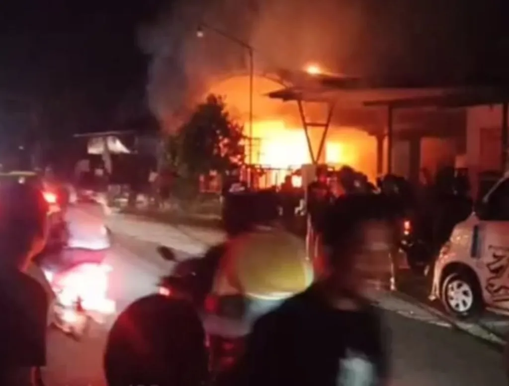 Korsleting Listrik, Gudang Sembako di Blitar Terbakar Habis, Dua Korban Luka