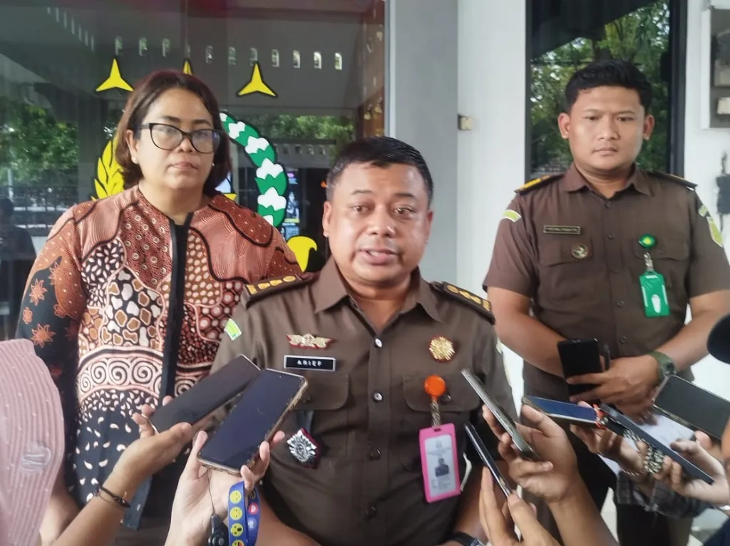 Direktur Perumda BPR Kota Blitar Diduga Korupsi Penyaluran Kredit Perumda BPR, Kini di Tahan