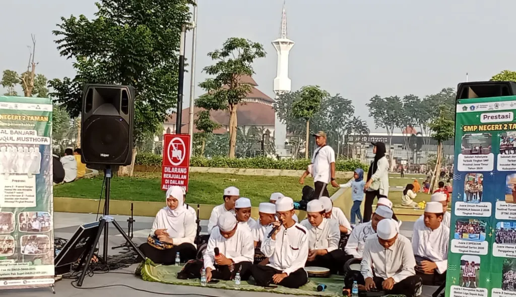 Pijar Religius Al Banjari SMPN 2 Taman Bergema di Arena CFD