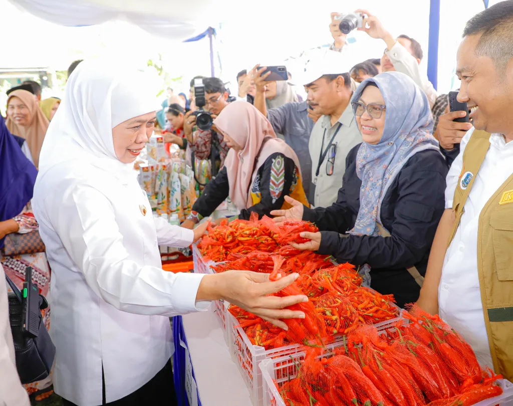Gelar Pasar Murah di Bojonegoro, Gubernur Khofifah Pastikan Kebutuhan Pokok Terjangkau