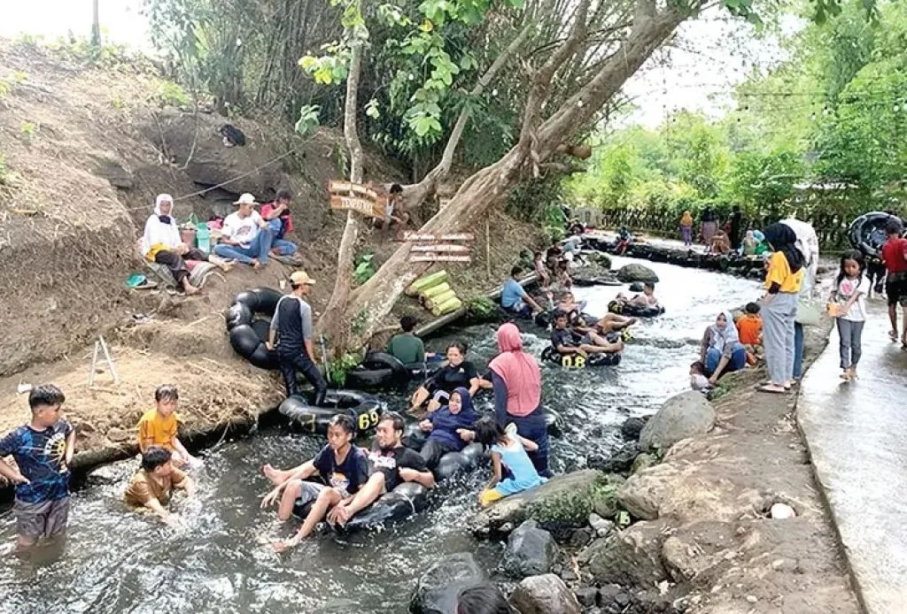 Menikmati Healing Murah di Tumpak Selo, Tawarkan Tubing hingga Glamping