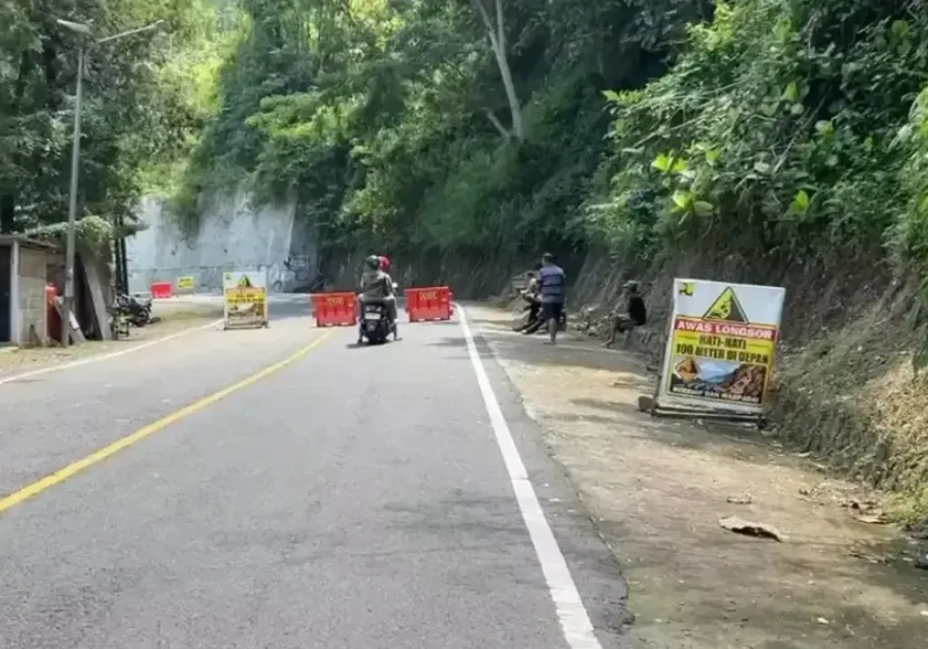 Baca juga : Terdampak Material Longsor, Petugas Tutup Sementara Jalur Trenggalek-Ponorogo