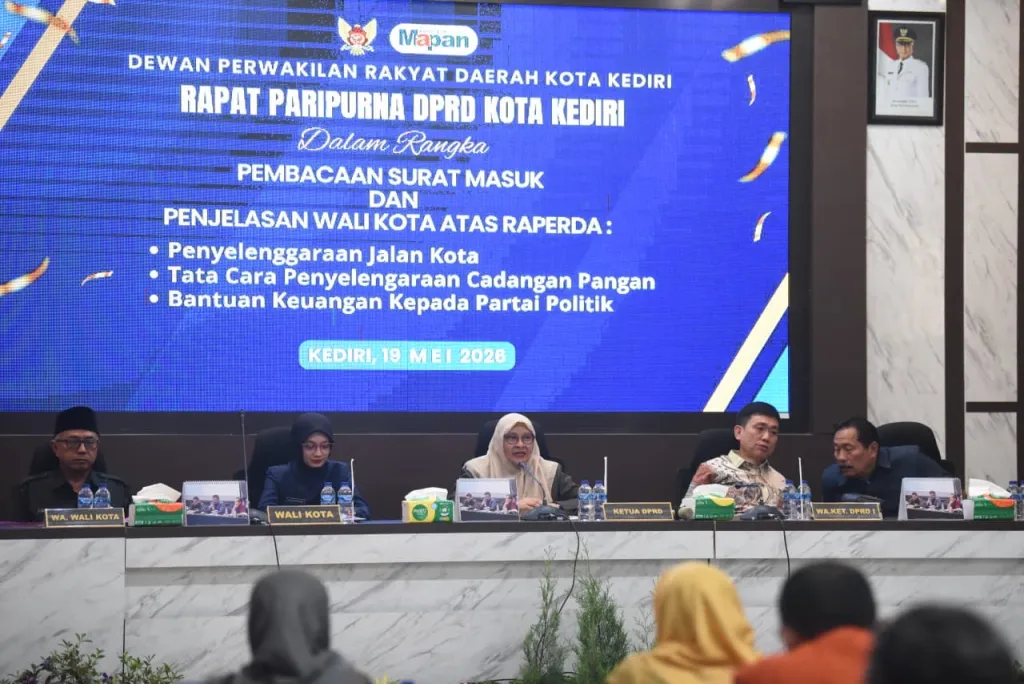 Wali Kota Kediri Jelaskan Tiga Raperda dalam Rapat Paripurna DPRD