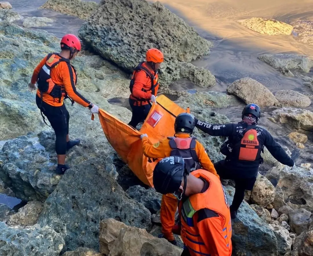 Pencarian Korban Bocah Laka Laut di Pantai Pangi Ditemukan dalam Keadaan Meninggal Dunia