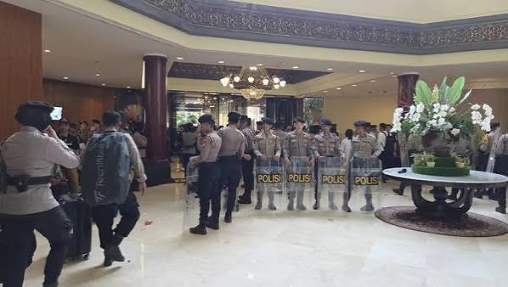 Hotel Sultan Jakarta, Dieksekusi Saat Masih Ada Tamu Hotel