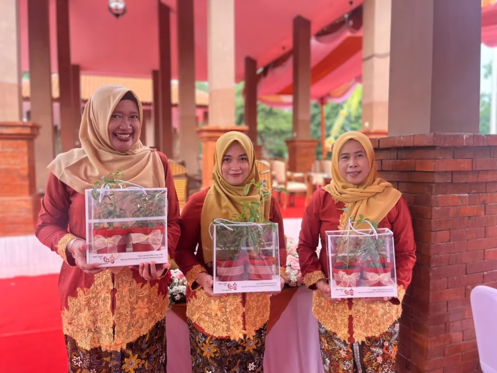 Unik! Suvenir Bibit Cabai dan Karangan Bunga Bibit Jeruk Warnai HUT ke-108 Kota Mojokerto