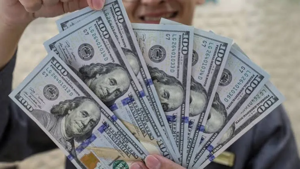 Analisa Dua Pengamat Keuangan, Pilih Deposito dan Dolar AS