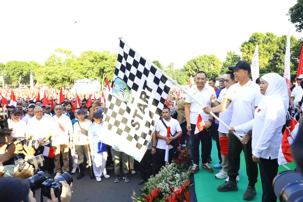 Khofifah Ajak Warga Ramaikan Jalan Sehat 1448 H, Perkuat Ukhuwah dan Budaya Hidup Sehat