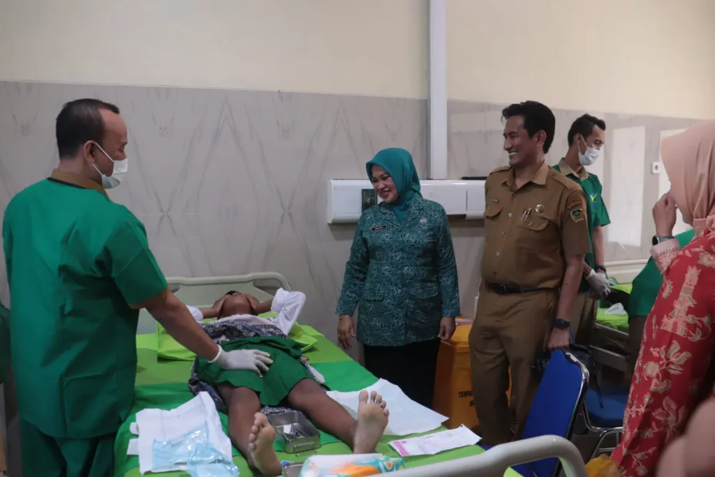 Khitan Massal Gratis Pemkab Madiun Diserbu Warga, Peserta Tembus 306 Anak  ‎