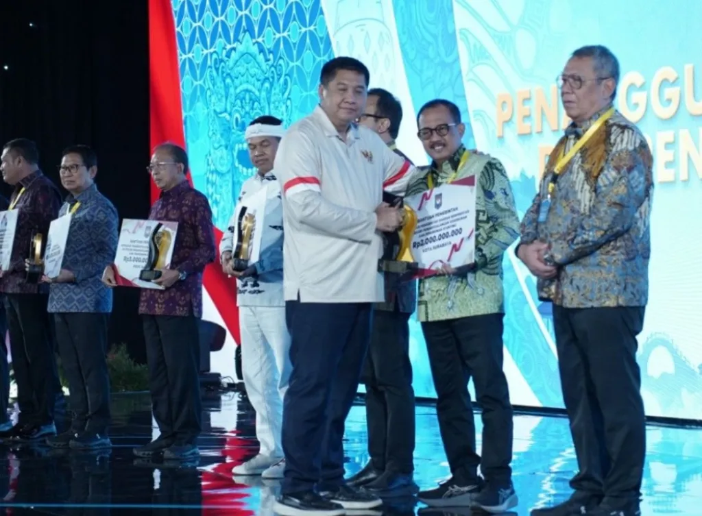 Borong Penghargaan Kemendagri, Pemkot Surabaya Sukses Tekan Kemiskinan dan Stunting