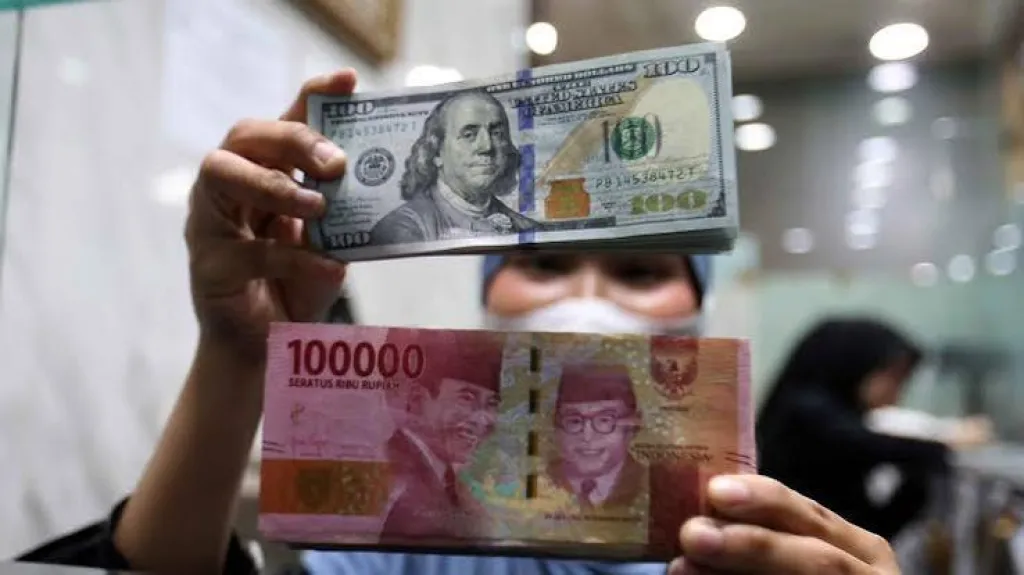 Rupiah Bergerak di Kisaran Rp 18.050 per dolar AS