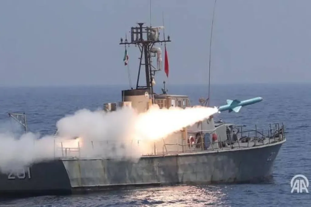 Iran Kirim Rudal ke Sejumlah Kapal, AS Serang Wilayah Selat Hormuz