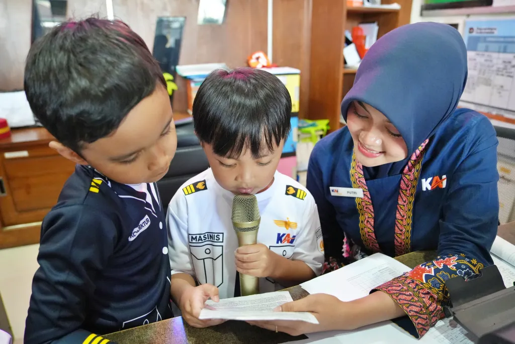Puncak HAN 2026: KAI Daop 7 Gelar Edukatif Ekslusif KAI Rail Academy, Ajak 6 Anak Juarai Lomba Pantun Anak