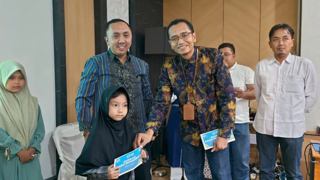 Hadirkan Manfaat, PLN UID Jatim Salurkan Dana Santunan Bagi Anak Yatim dan Kaum Dhuafa
