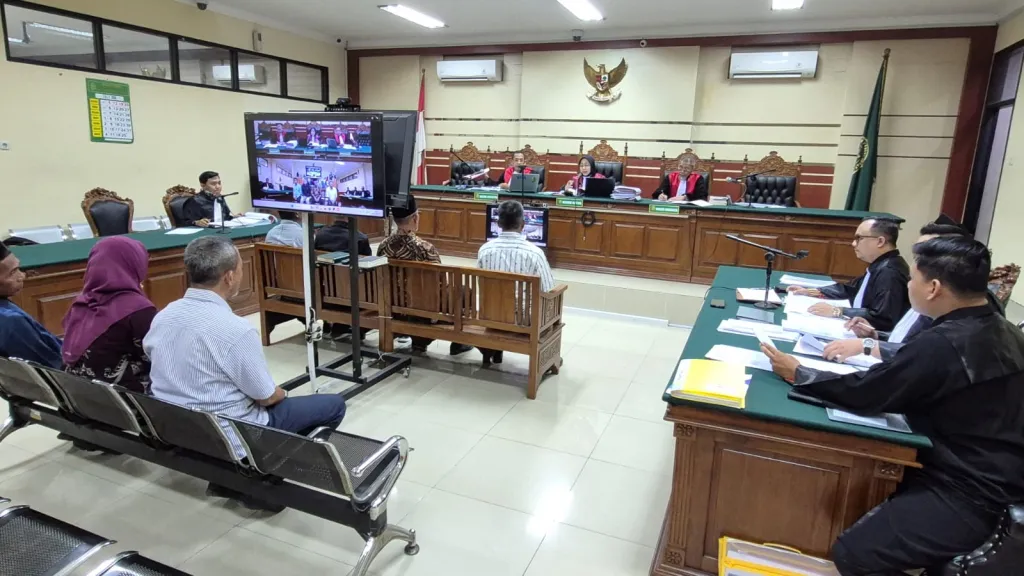 Baca juga : Hakim Minta Sujarno Jadi Tersangka di Sidang Korupsi Tanah Kas Desa Jenangan Ponorogo