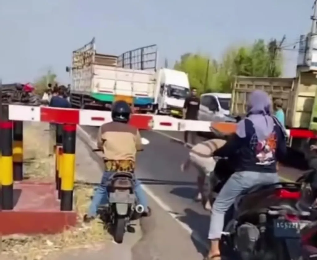 KAI Daop 7 Madiun Tangani Cepat Kecelakaan Kereta Api yang Tertabrak Truk di Area Bagor–Saradan