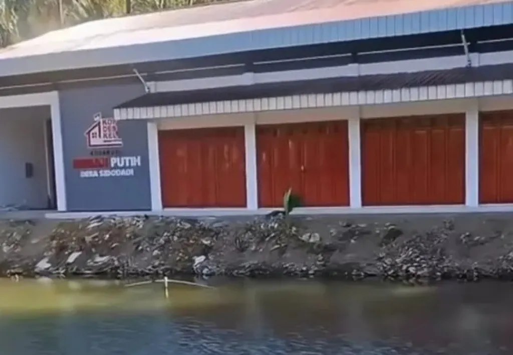 Baca juga : Bikin Heboh! Kopdes Merah Putih Gedangan Malang Berdiri di Seberang Sungai