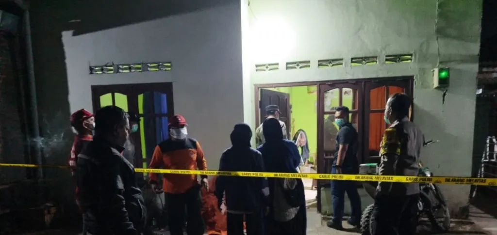 Warga Kel./Kec.Talun Blitar dikejutkan Penemuan Pria Paruh Baya Tergeletak di Kamar Tidurnya