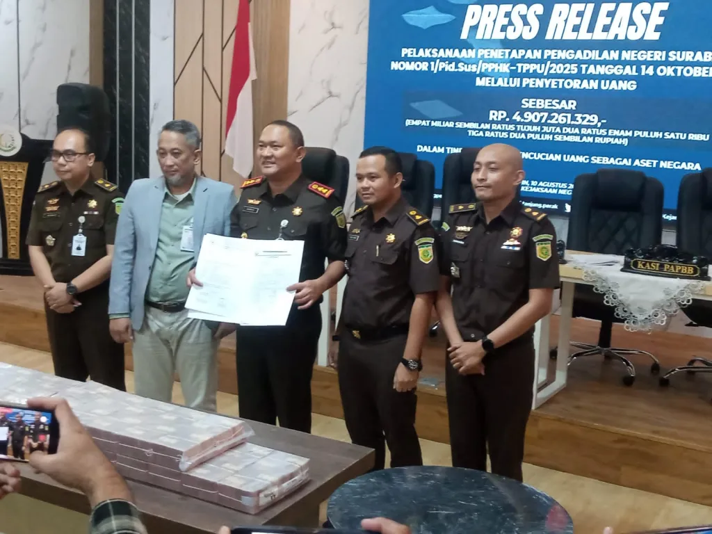Uang Judi Balik ke Negara, Kejari Tanjung Perak Setor Rp4,9 Miliar Hasil TPPU ke Kas Negara