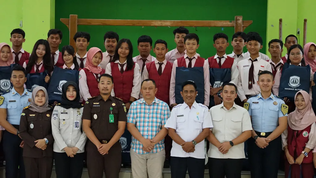 Cegah TPPO dan Eksploitasi PMI, Imigrasi Blitar dan Kejaksaan Gelar Imigration Goes to School Edukasi Hukum Pelajar