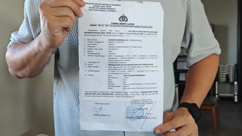 Baca juga : Dilaporkan ke Polisi, Oknum Sales AC di Surabaya Gelapkan Dana Perusahaan Puluhan Juta Rupiah