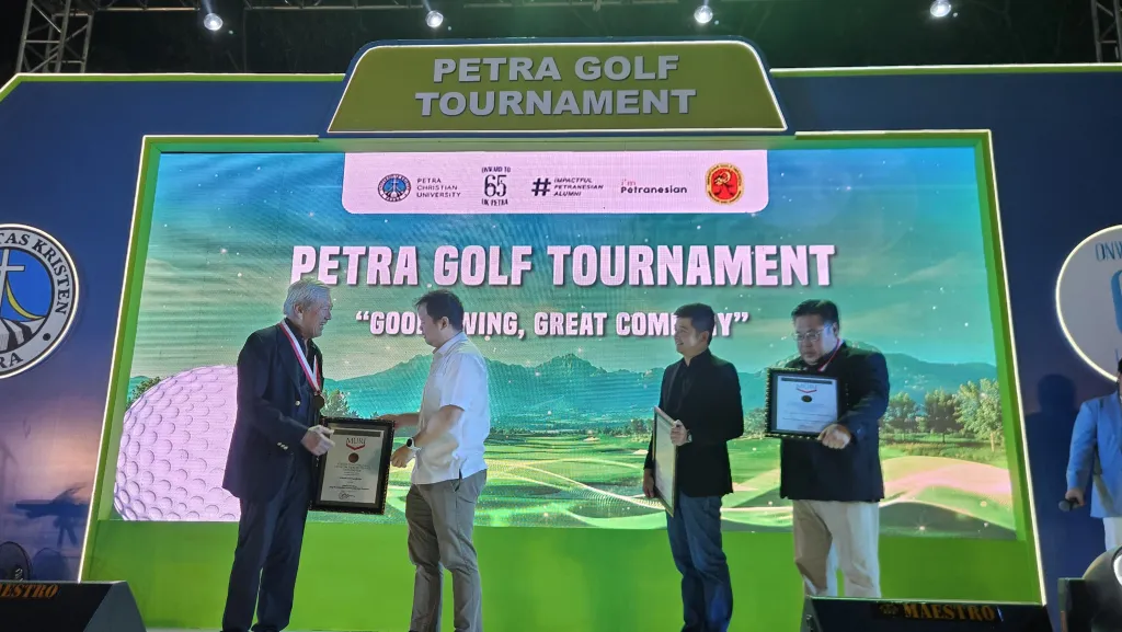Baca juga : UK Petra Pecahkan Dua Rekor MURI Lewat Golf 99 Hole, UK Petra Jadi Pintu Masuk Jejaring Profesional
