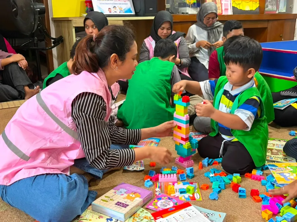 Energi Kepedulian PLN UIT JBM Hadirkan Senyum dan Harapan Bagi Anak Pejuang Kanker