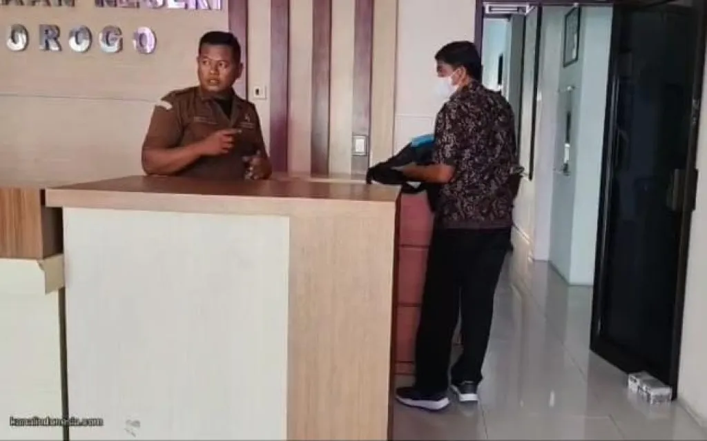 Pasca Mangkir karena Sakit, Eks Ketua DPRD Ponorogo Penuhi Panggilan Kejari Terkait Kasus Tunjangan Perumahan