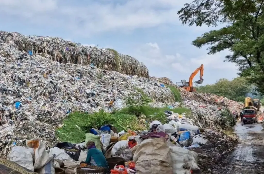 Jalan Buntu Pengelolaan Sampah Ponorogo, Pembangunan TPA Pengganti Batal Akibat Izin Lahan