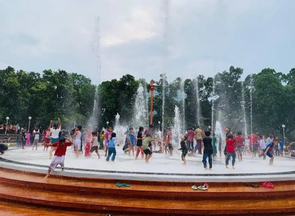 Bikin Bocah Gatal-gatal, DLH Kota Malang Batasi Operasional Air Mancur Alun-alun Merdeka