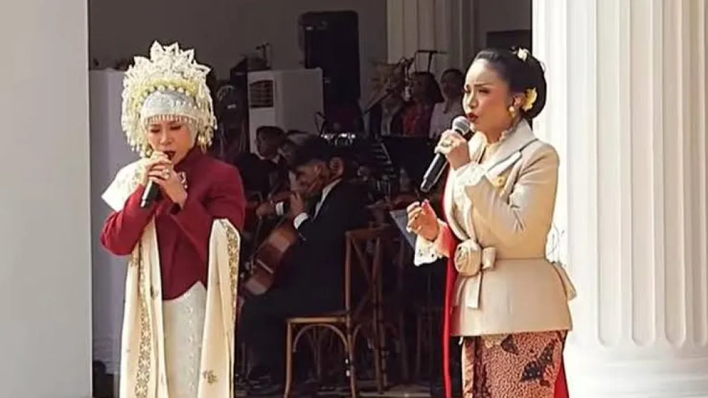 Baca juga : "Zamrud Khatulistiwa” Karya Guruh Dinyanyikan di Istana Merdeka