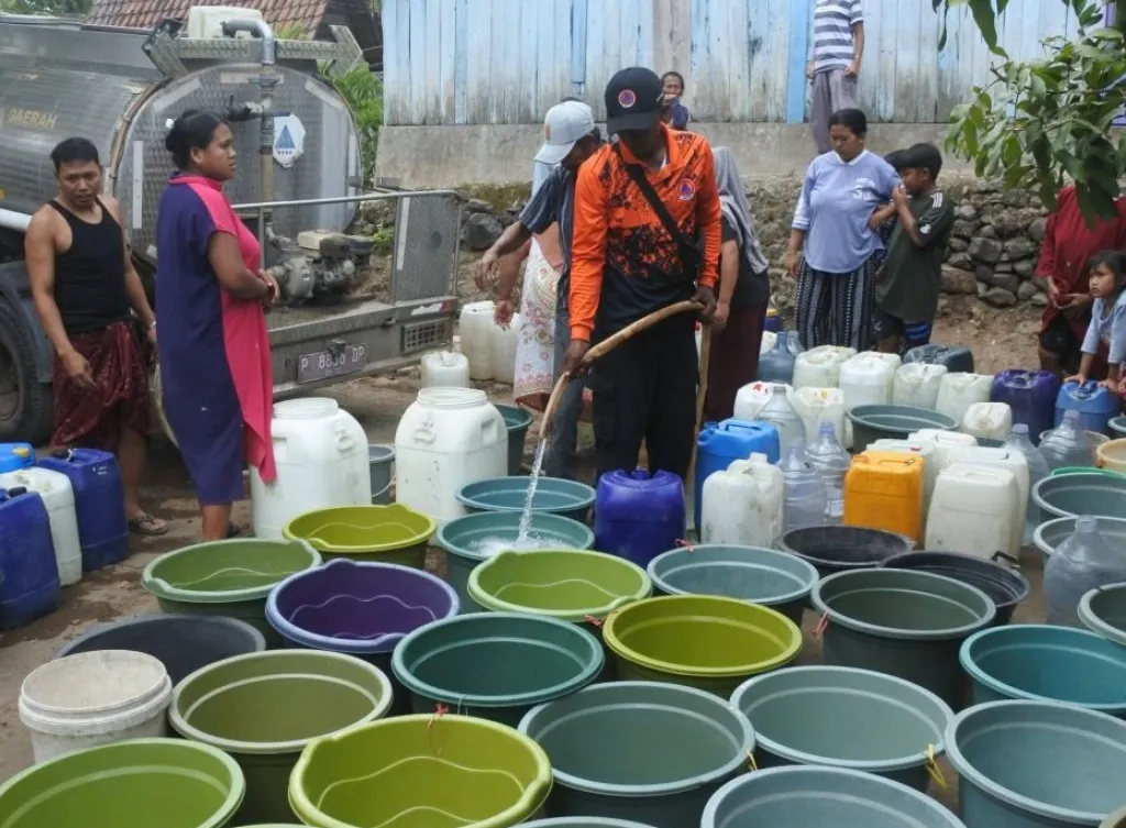 Musim Kemarau, Pemkab Dropping 5 Ribu Liter Air Bersih ke 12 Dusun Situbondo