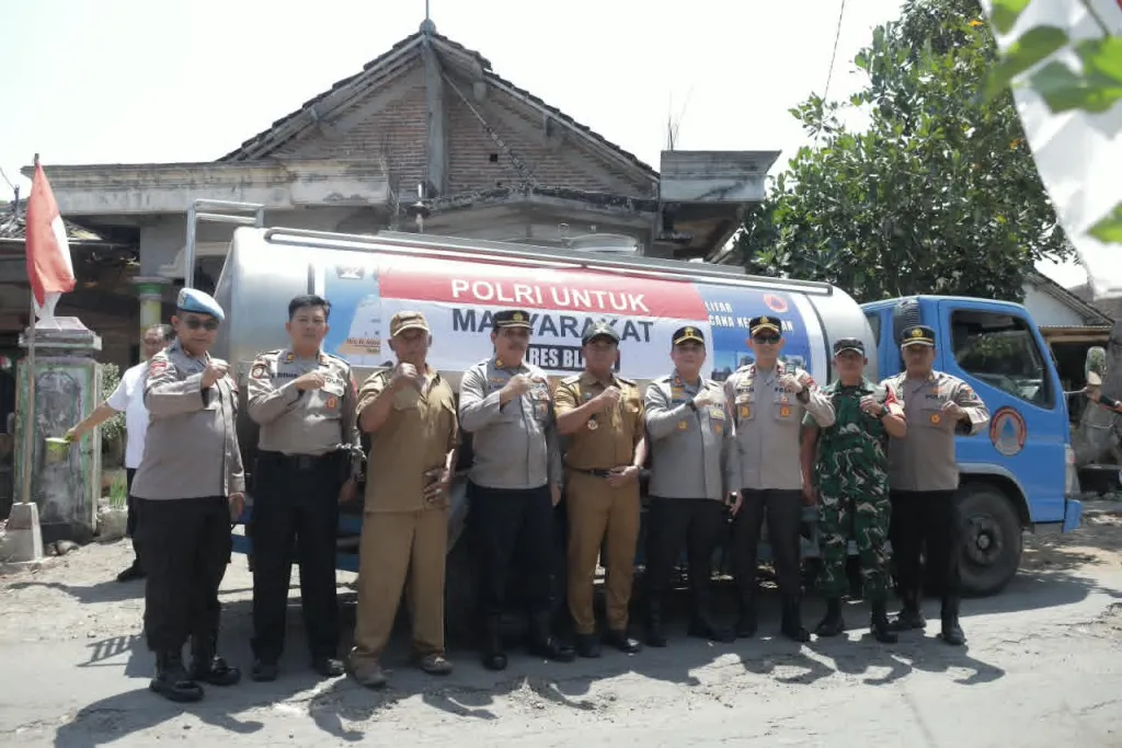 Baca juga : Atasi Dampak Kemarau Panjang, Polres Blitar Salurkan 20.000 Liter Air Bersih ke Warga Terdampak