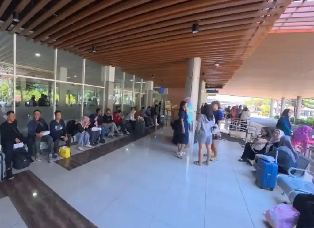 Erupsi Gunung Anak Krakatau, 5 Penerbangan di Bandara Abdulrachman Saleh Dibatalkan