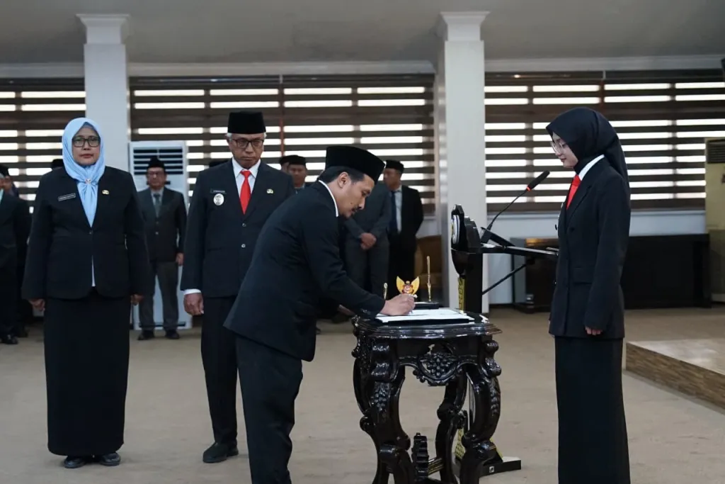 Baca juga : Mbak Wali Lantik 184 Pejabat, Tekankan Percepatan Kinerja dan Integritas