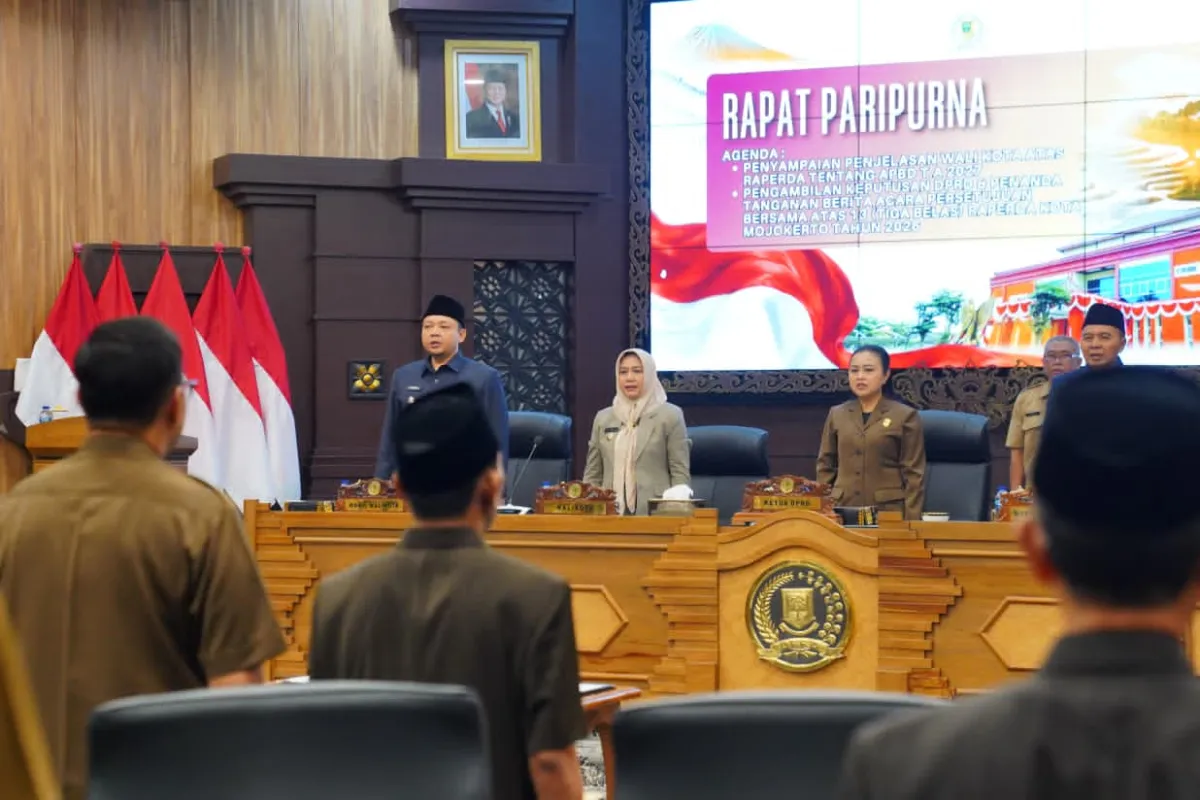 Wali Kota Mojokerto Sampaikan Nota Keuangan APBD 2027 dan Pendapat Akhir atas 13 Raperda