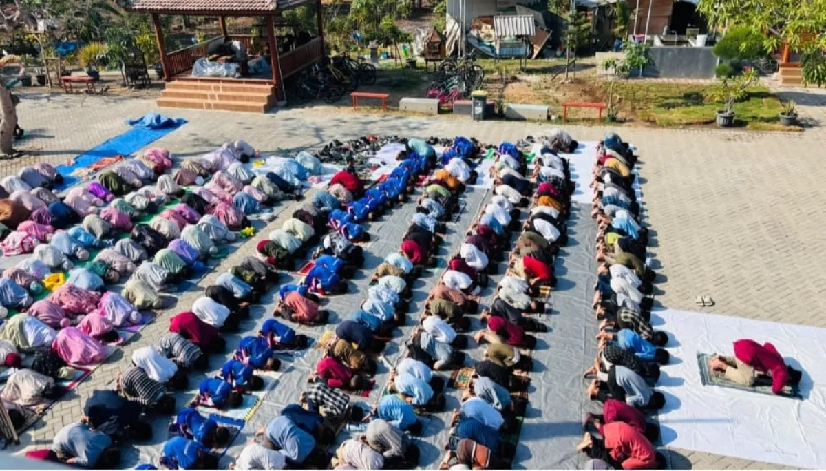 Kemarau Panjang, Siswa SD Almadany Gresik Gelar Salat Istisqa