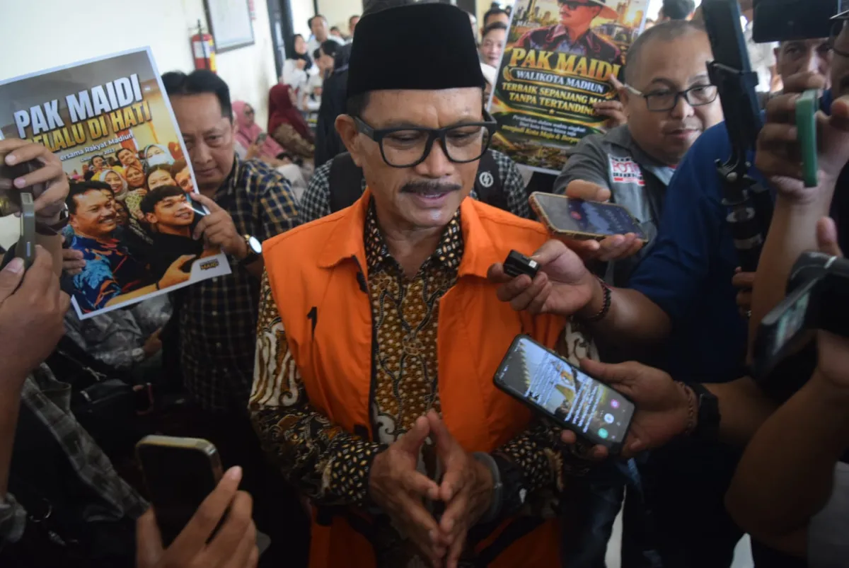 Maidi usai menjalani sidang putusan di Pengadilan Tipikor Surabaya, Kamis (22/10/2026).