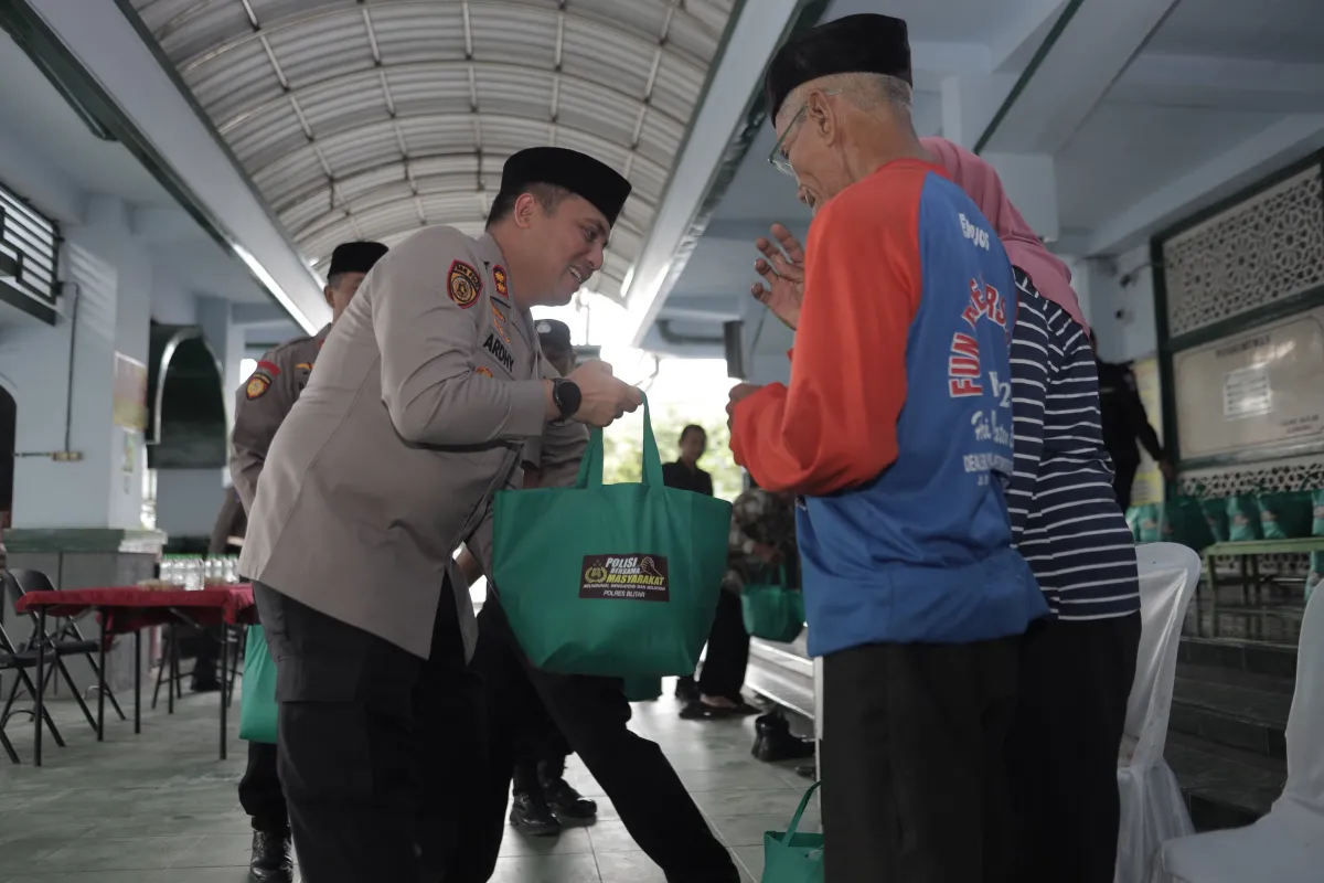 Kapolres Blitar Ikut Giat Jumat Keliling Bersama Masyarakat