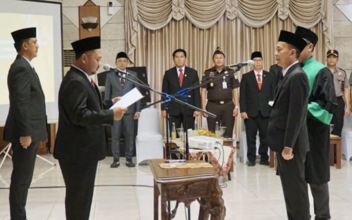 Edy Hadisiswoyo Jadi Pj Sekda Gresik, Bupati Tekankan Kekompakan OPD