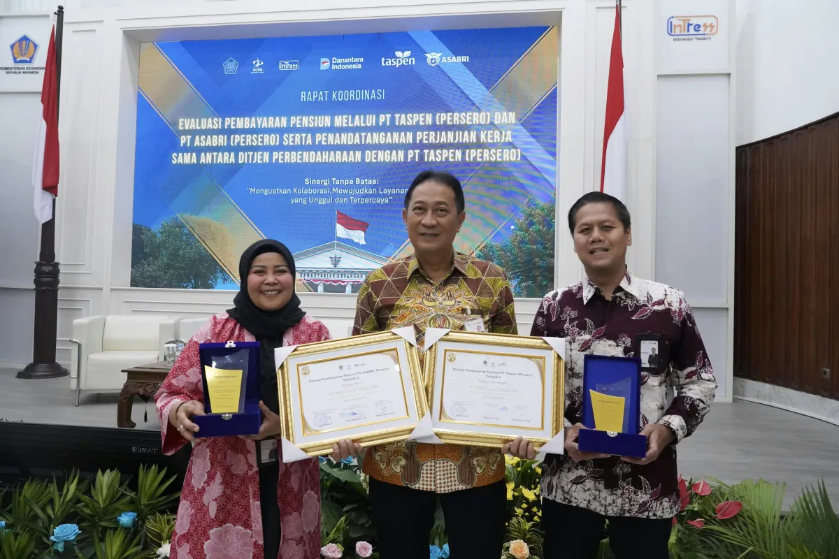 Bank Jatim Raih Tiga Penghargaan, Perkuat Kinerja Bisnis dan Kualitas Layanan