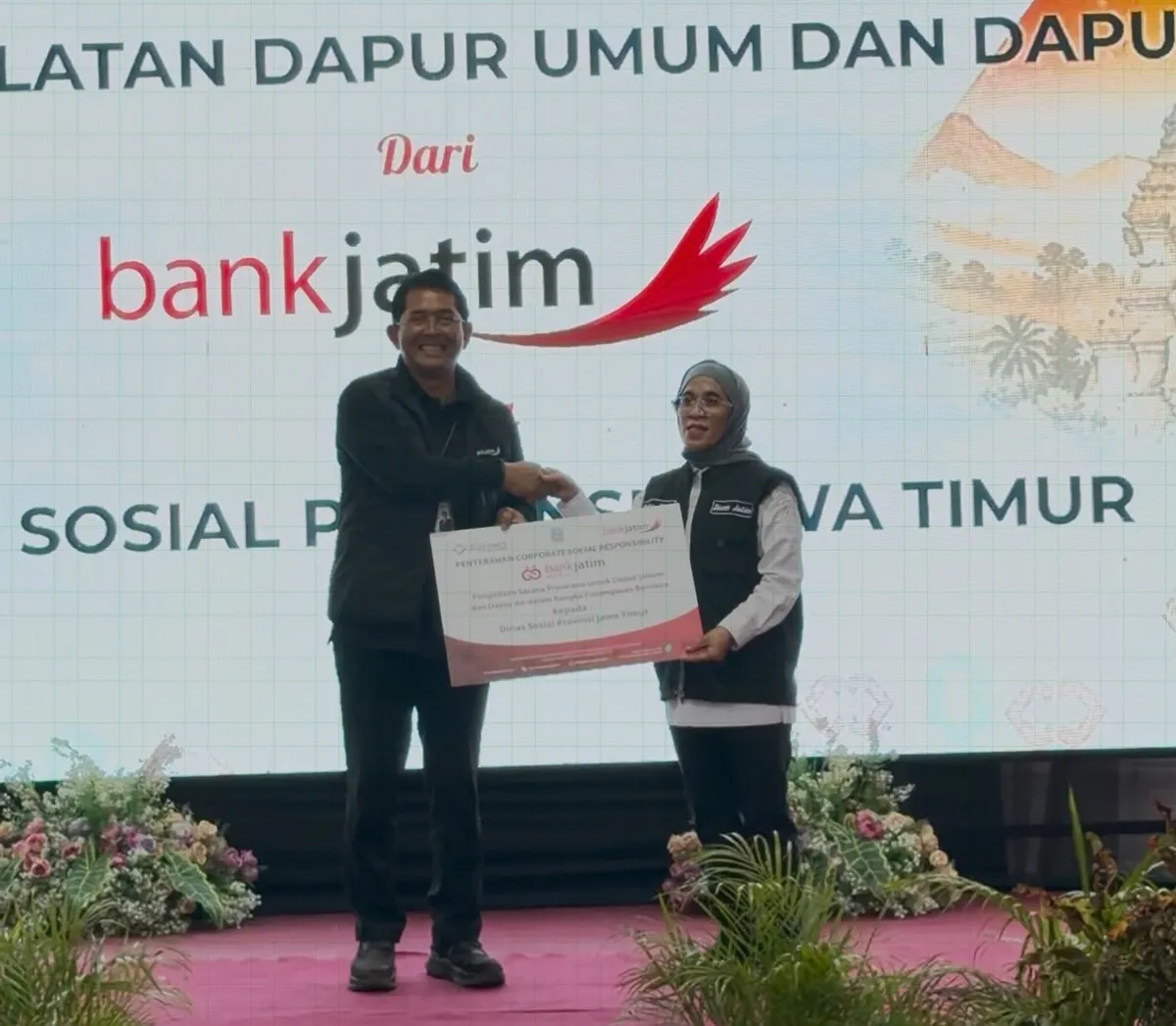 Dukung Kegiatan Puncak Hari Jadi ke-81 Pemprov, Bank Jatim Salurkan CSR kepada Dinsos Jawa Timur