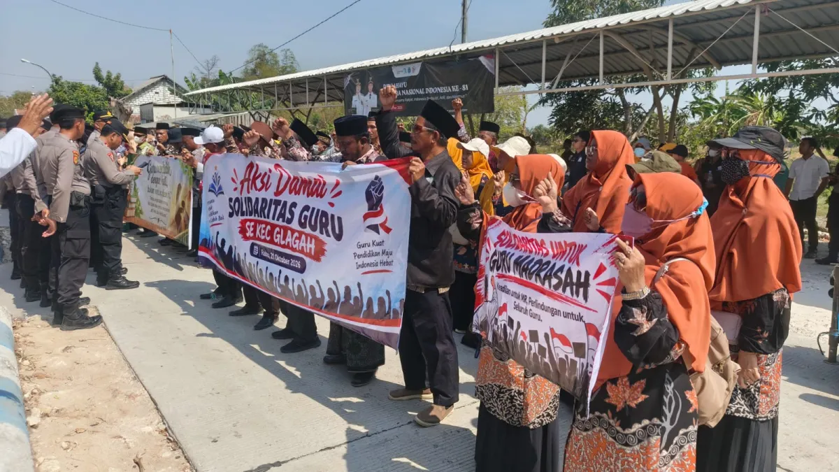 Ratusan Guru di Glagah Gelar Aksi Damai, Minta Oknum TNI Pelaku Penganiayaan Kepsek MI Diadili 