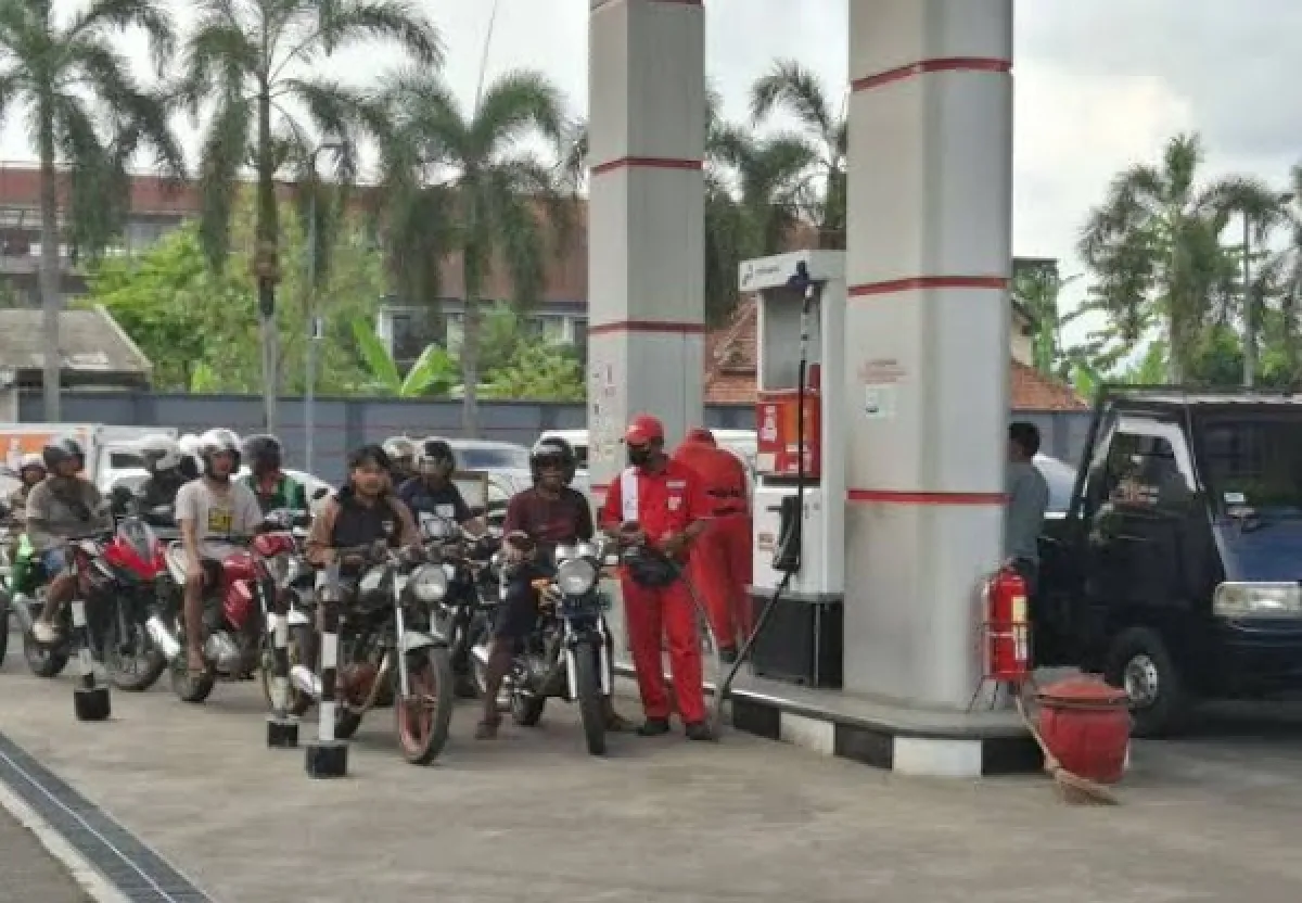 Fenomena BBM Langka, Antrean Panjang di SPBU di Jember Mulai Berkurang
