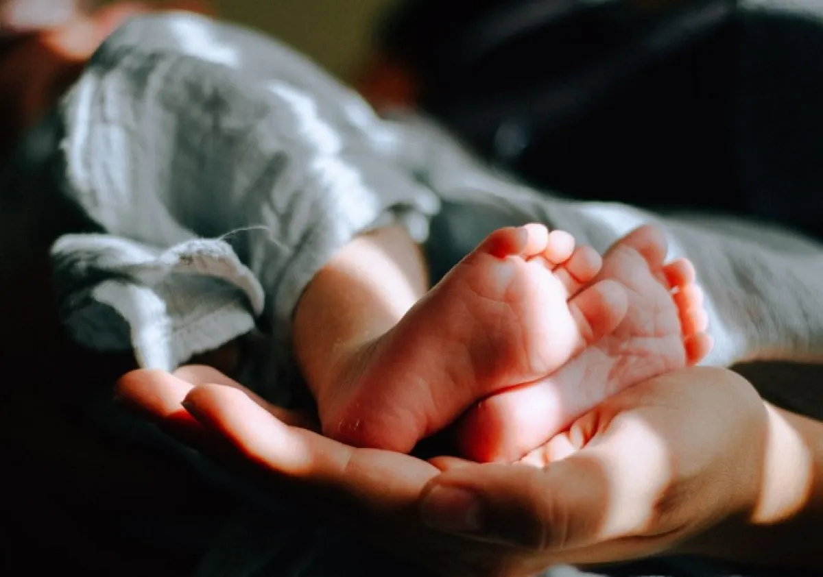Diduga Dicekoki Nenek Telur Mentah, Bayi 28 Hari di Surabaya Meninggal