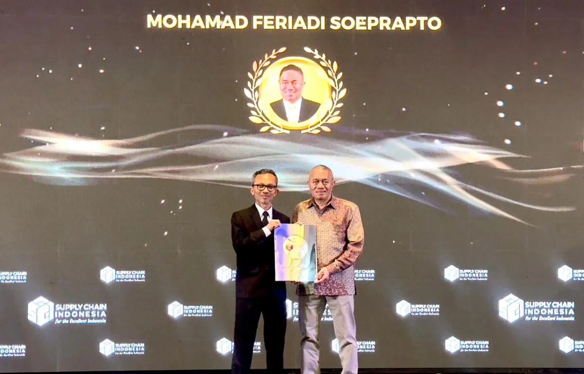 Mohamad Feriadi Raih Penghargaan CEO of The Year di Indonesia Logistics Award 2026